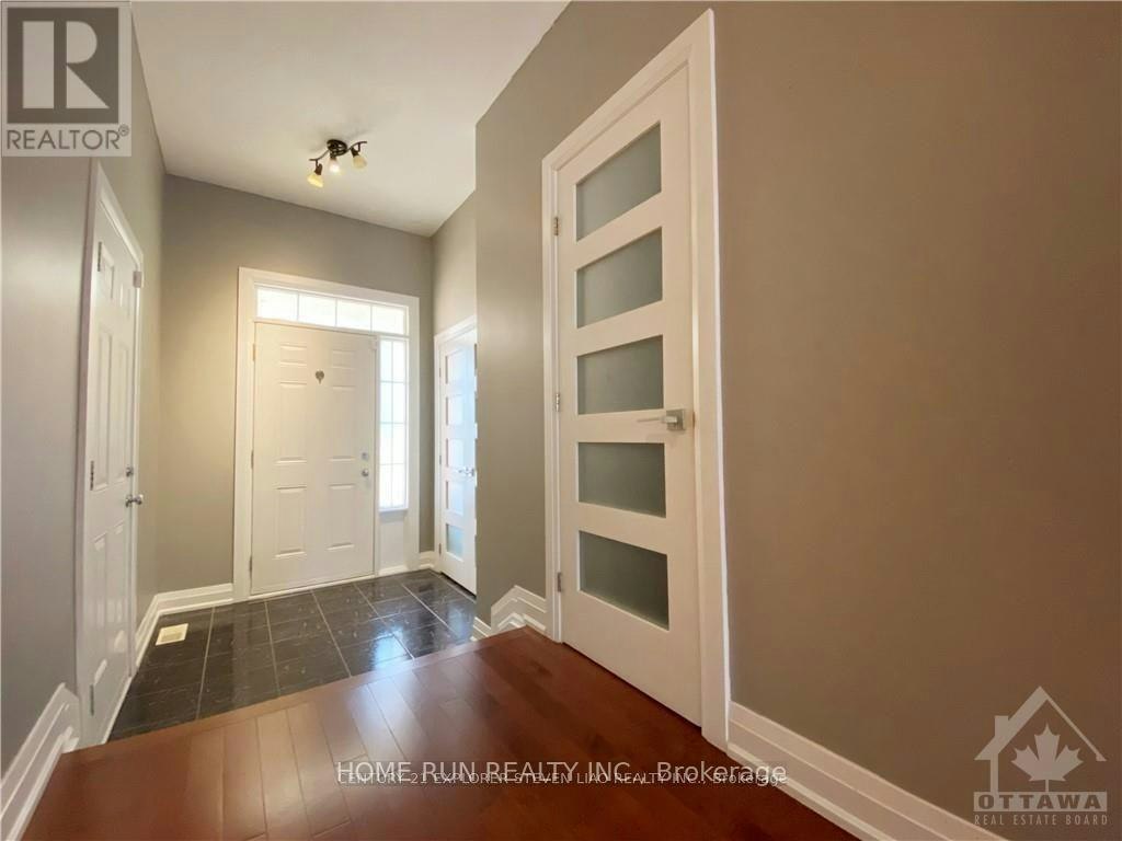 714 Nakina Way, Ottawa, ON, K1V 2H9 - 4