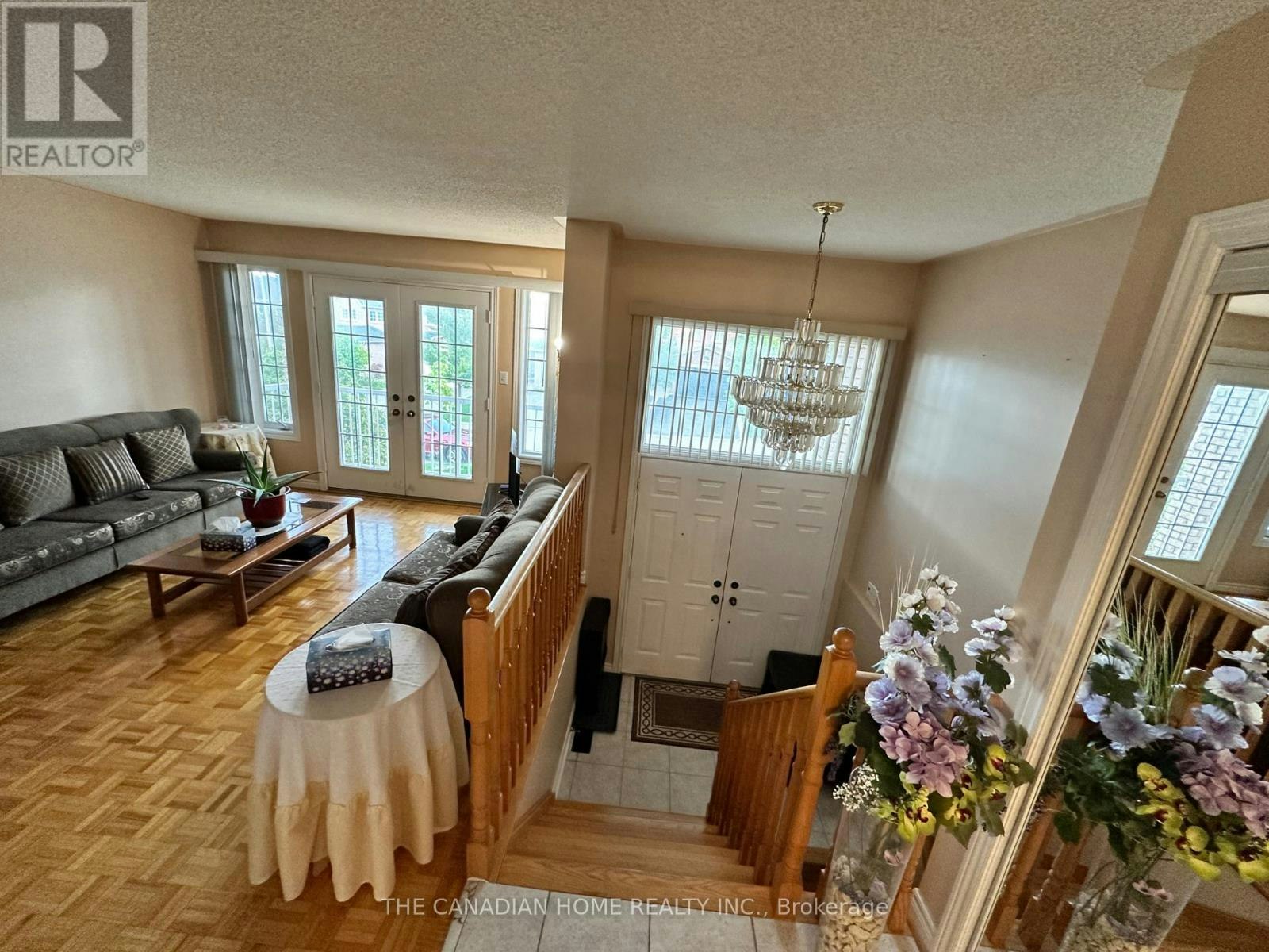 131 Colombo Crescent, Vaughan, ON, L6A 2T9 - 2