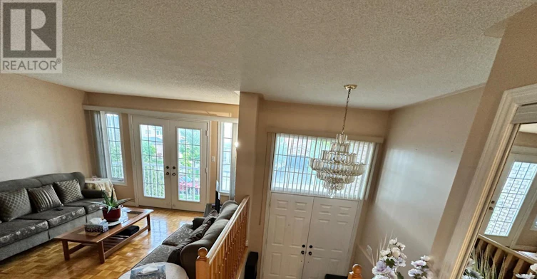 131 Colombo Crescent, Vaughan, ON, L6A 2T9 - 2