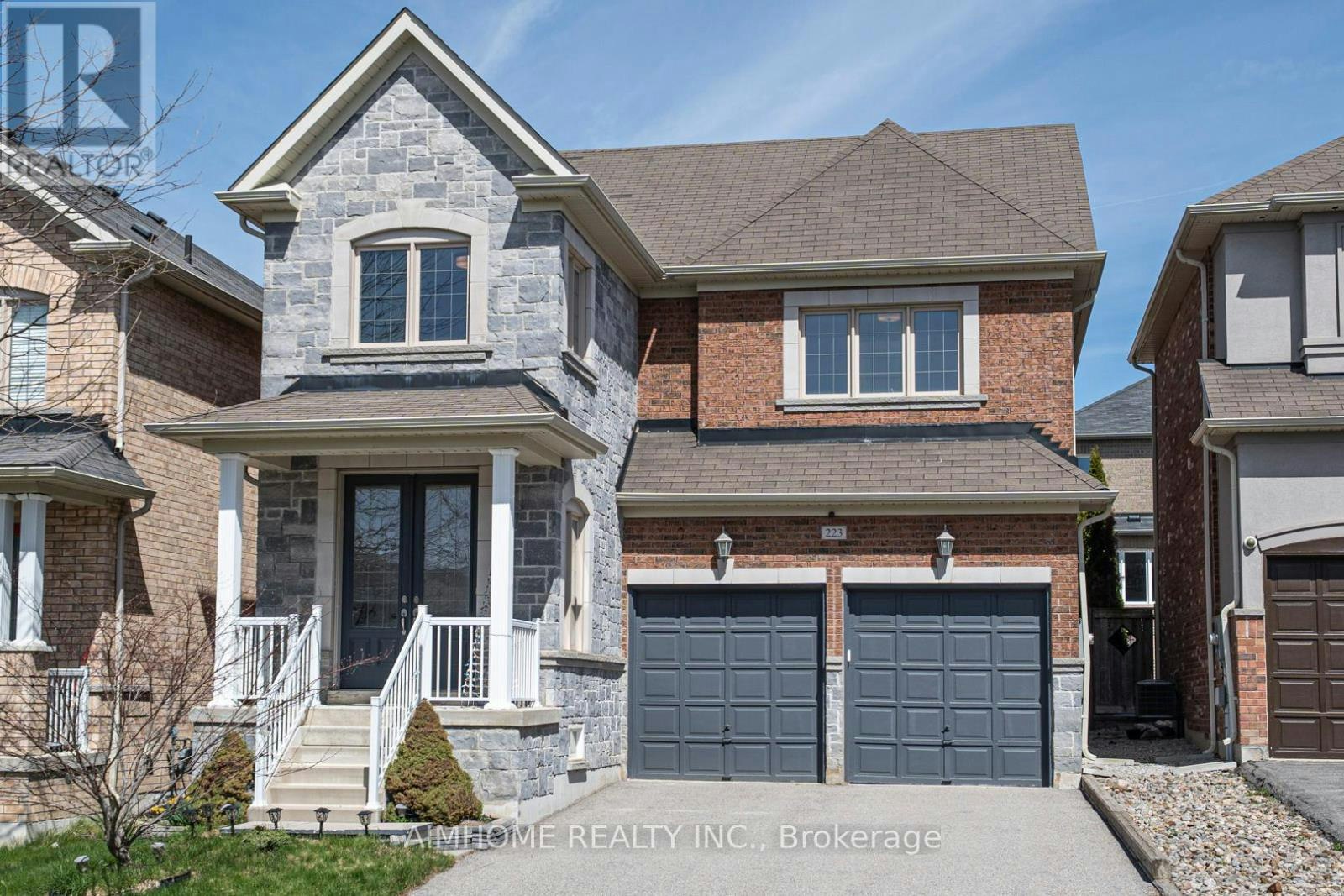 223 Emma Broadbent Court, Newmarket, ON, L3X 3K8