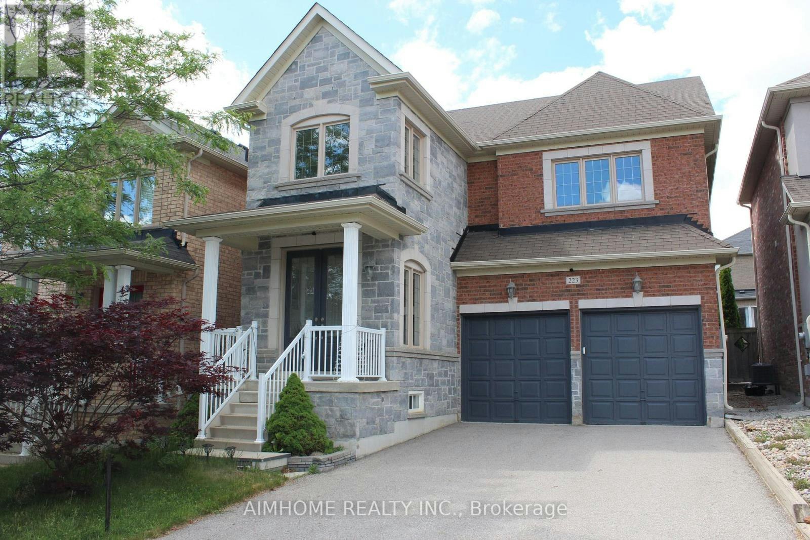 223 Emma Broadbent Court, Newmarket, ON, L3X 3K8