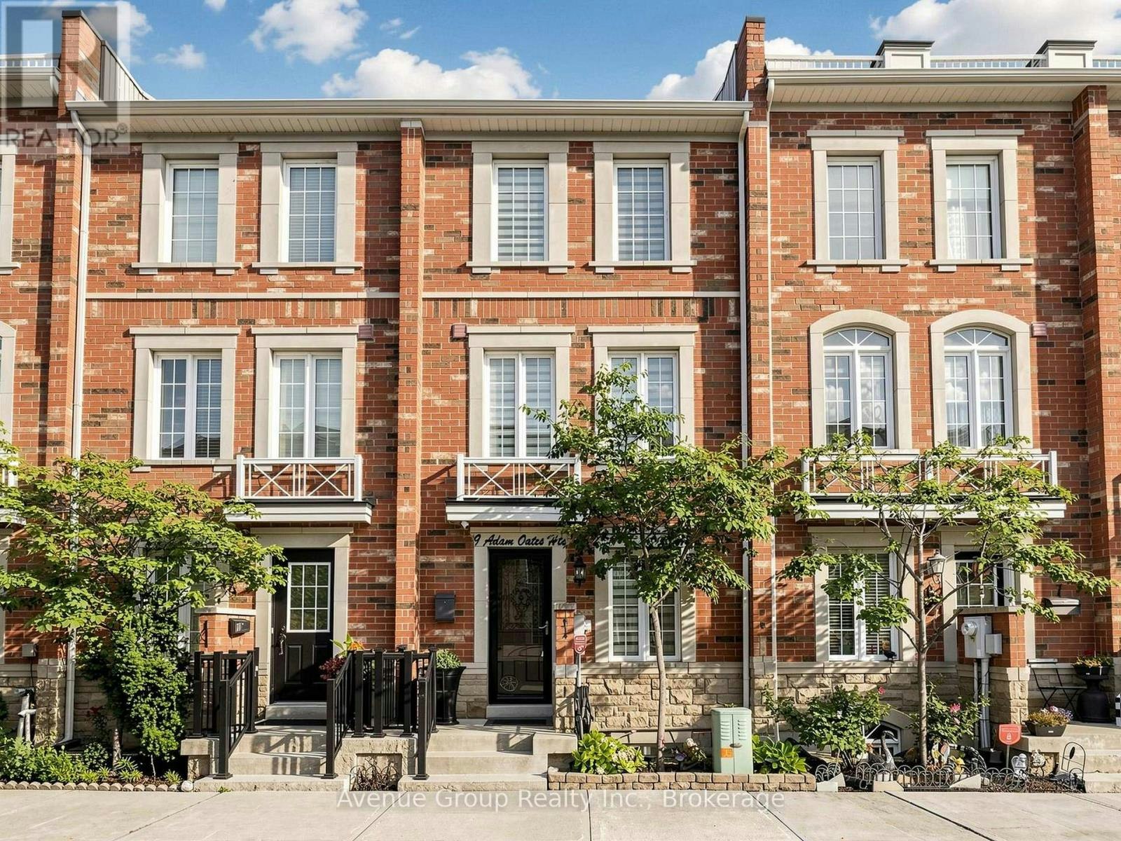 9 Adam Oates Heights, Toronto, ON, M3L 0G2