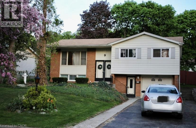 2-109 Moccasin Drive, Waterloo, ON, N2L 4C2