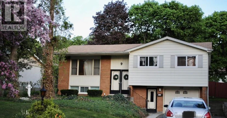 2-109 Moccasin Drive, Waterloo, ON, N2L 4C2