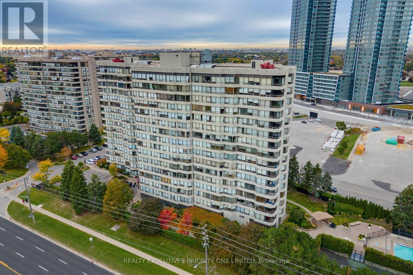 1501-7460 Bathurst Street, Vaughan, ON, L4J 7K9 - 2