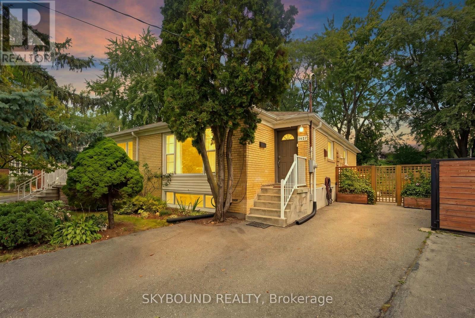 3427 Fellmore Drive, Mississauga, ON, L5C 2E1