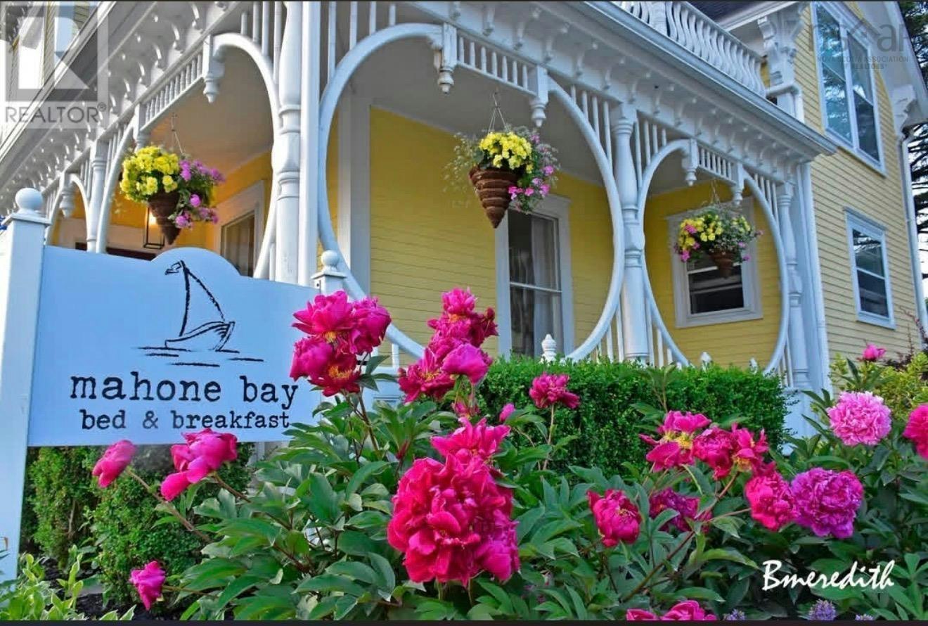 558 Main Street, Mahone Bay, NS, B0J 2E0