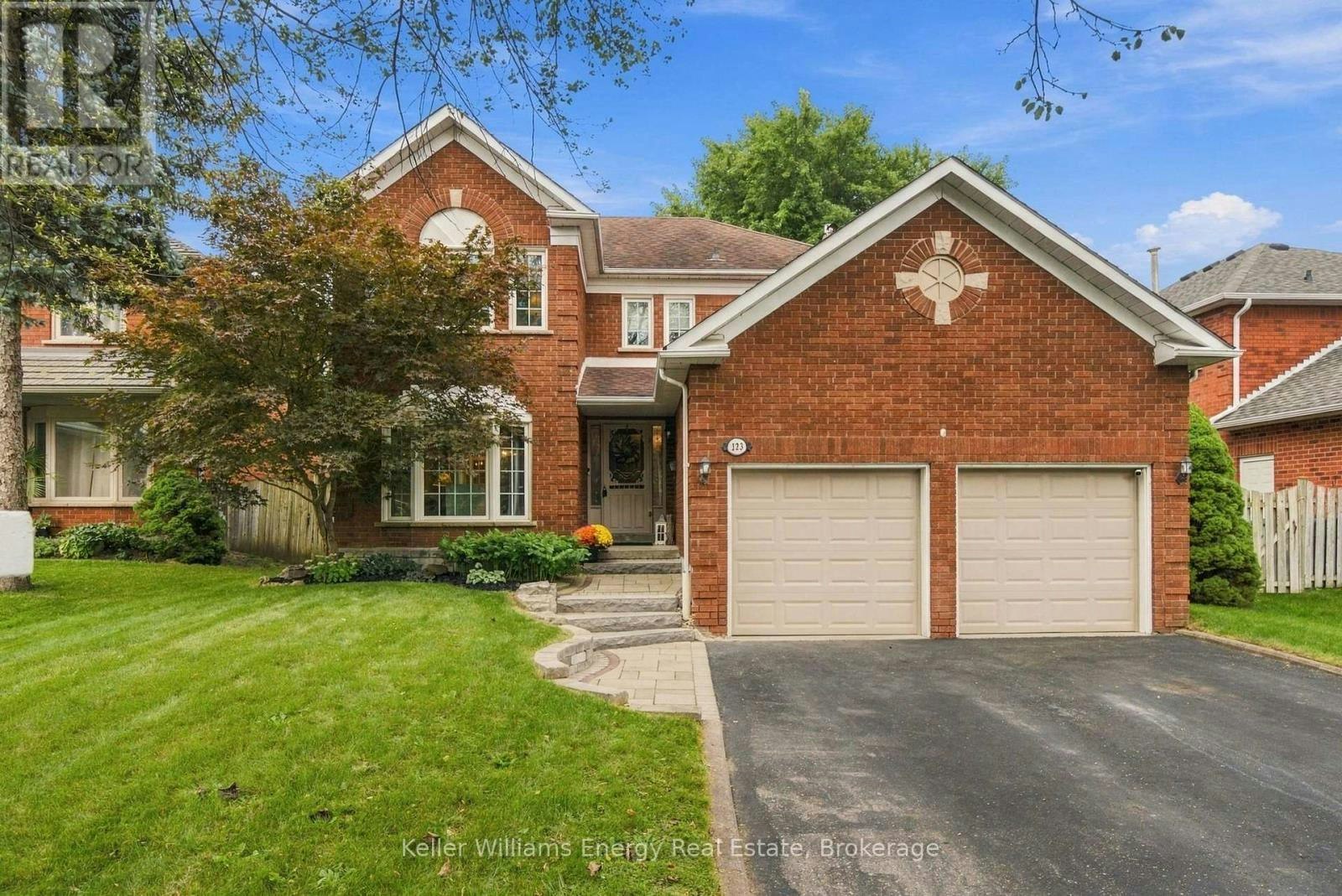 123 Erickson Drive, Whitby, ON, L1N 8Z4