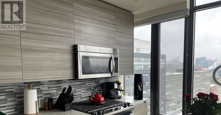 1404-111 Bathurst Street, Toronto, ON, M5V 2R1 - 13