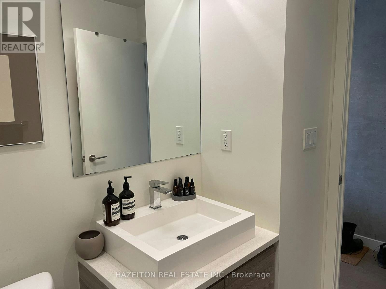 1404-111 Bathurst Street, Toronto, ON, M5V 2R1 - 20