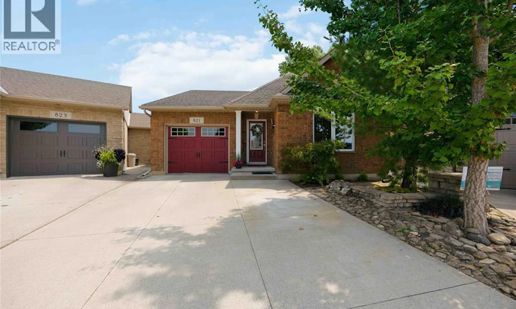 821 Carriage Way