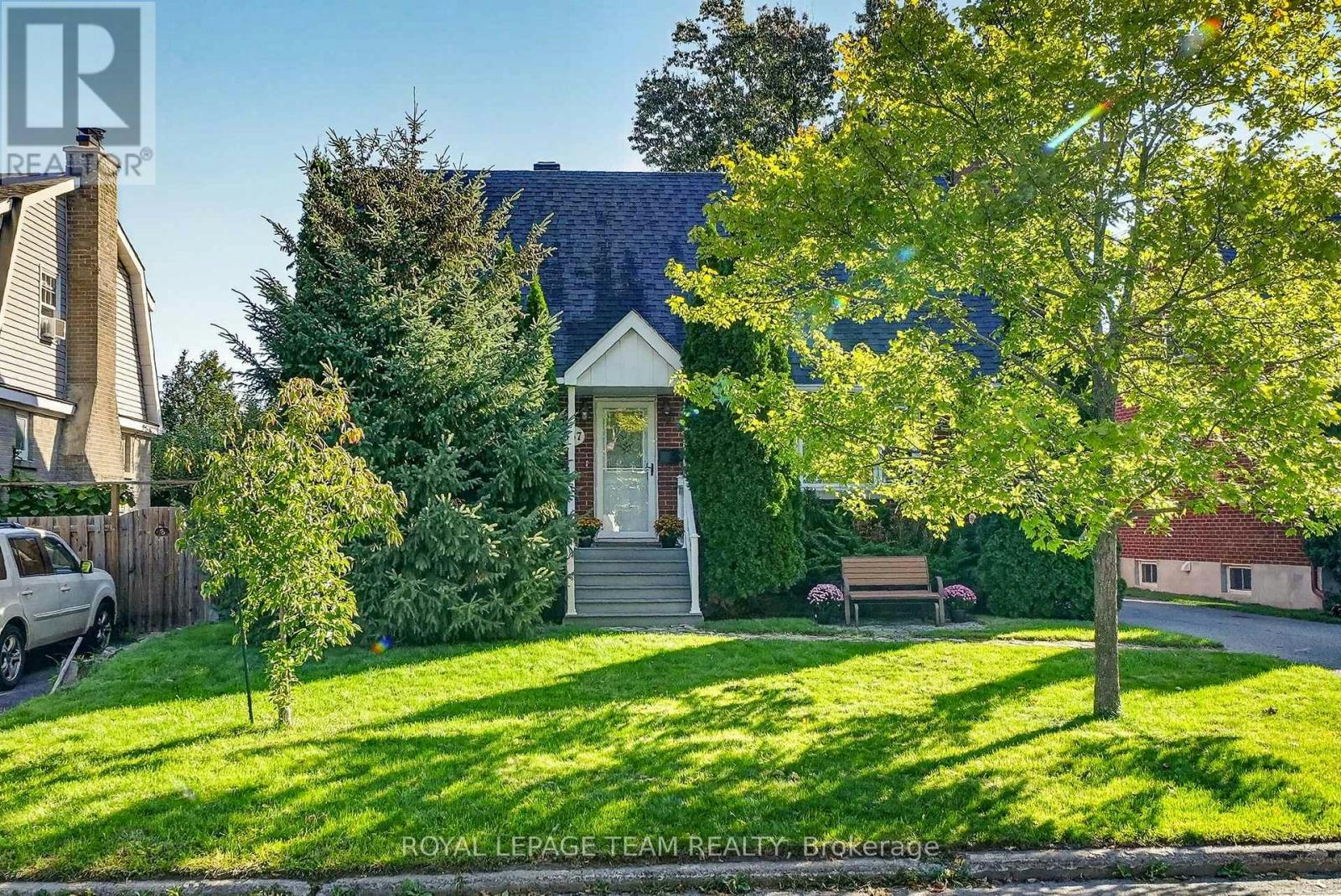 567 Redwood Avenue, Ottawa, ON, K2A 3E7