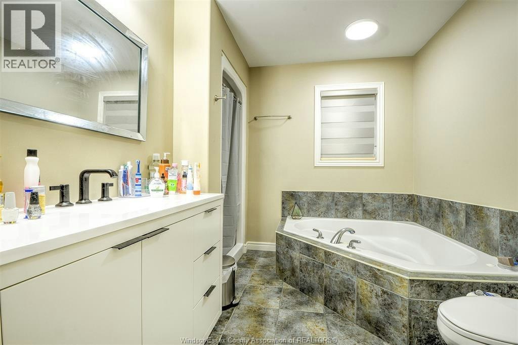 160 Branton Crescent, Lakeshore, ON, N9K 1E6 - 16