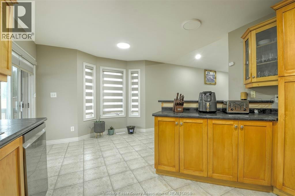 160 Branton Crescent, Lakeshore, ON, N9K 1E6 - 9