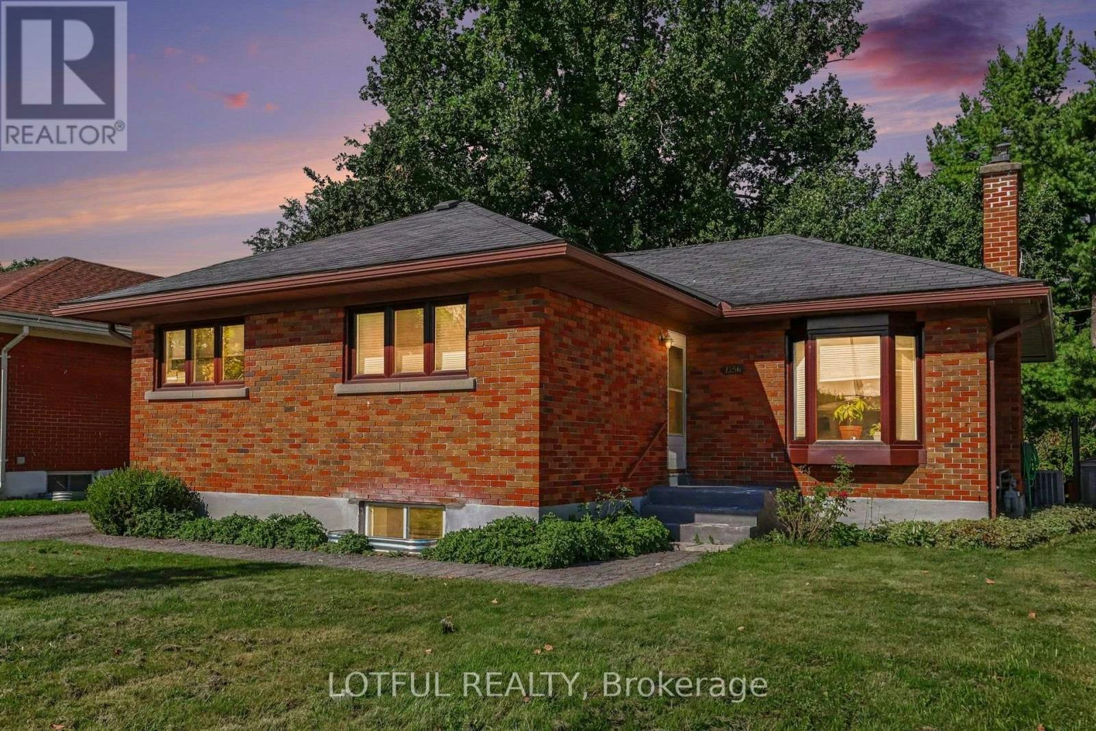 B-1256 Field Street, Ottawa, ON, K2C 2R2