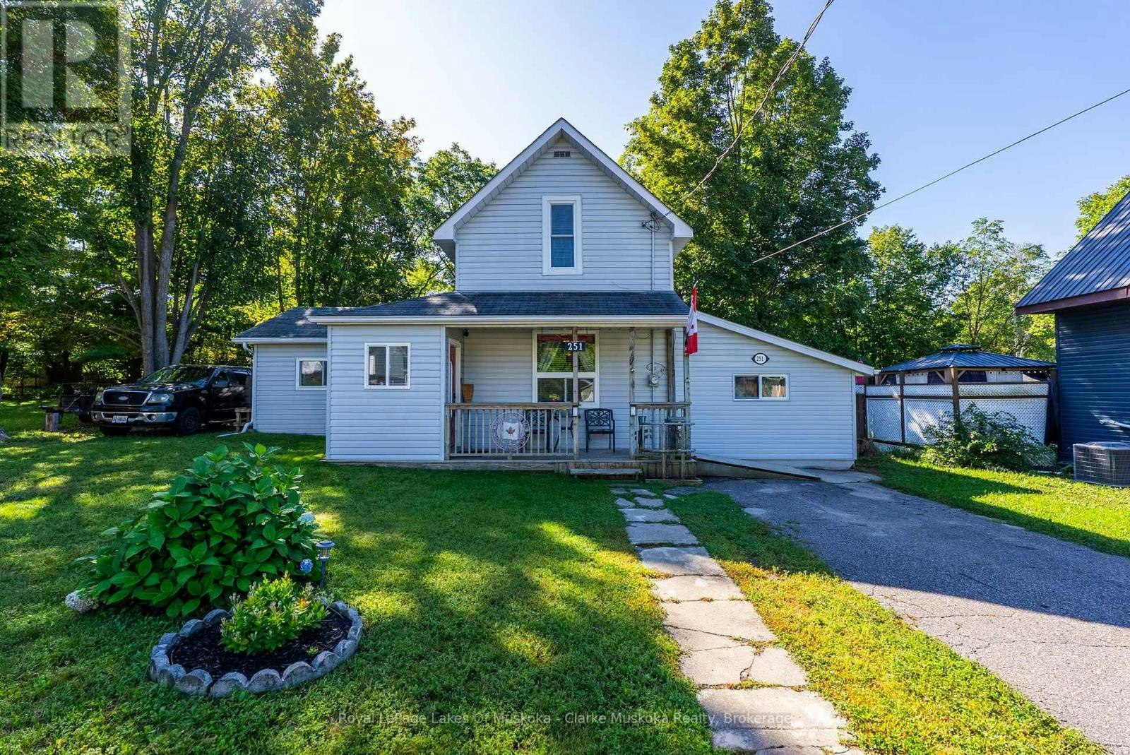251 James Street W, Gravenhurst, ON, P1P 1J7