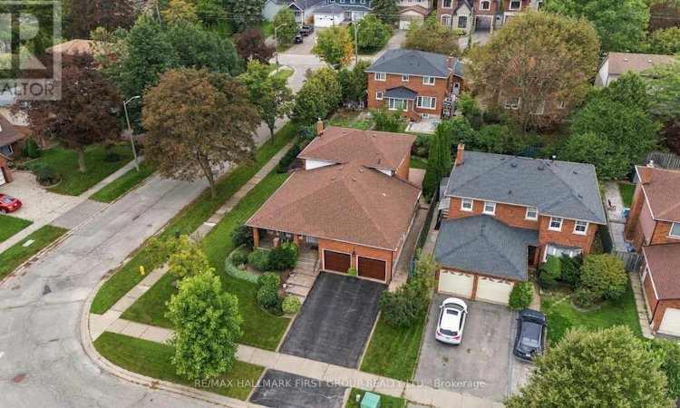 520 Mcleod Crescent
