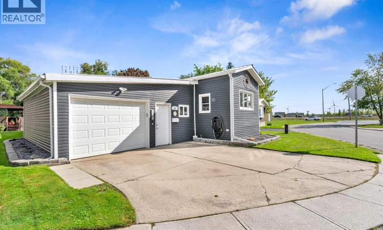 46 Diane Crescent