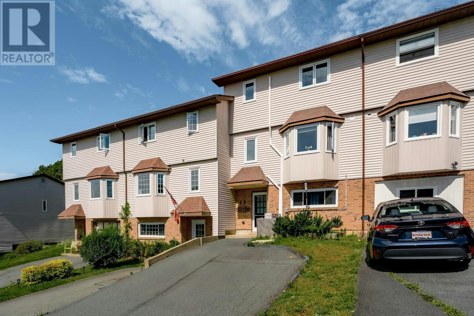 44 Collins Grove, Dartmouth, NS, B2W 4E6