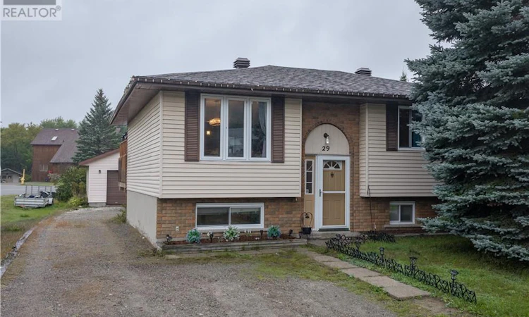 29 Carr Avenue