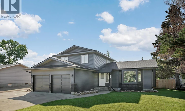 109 Loeppky Avenue
