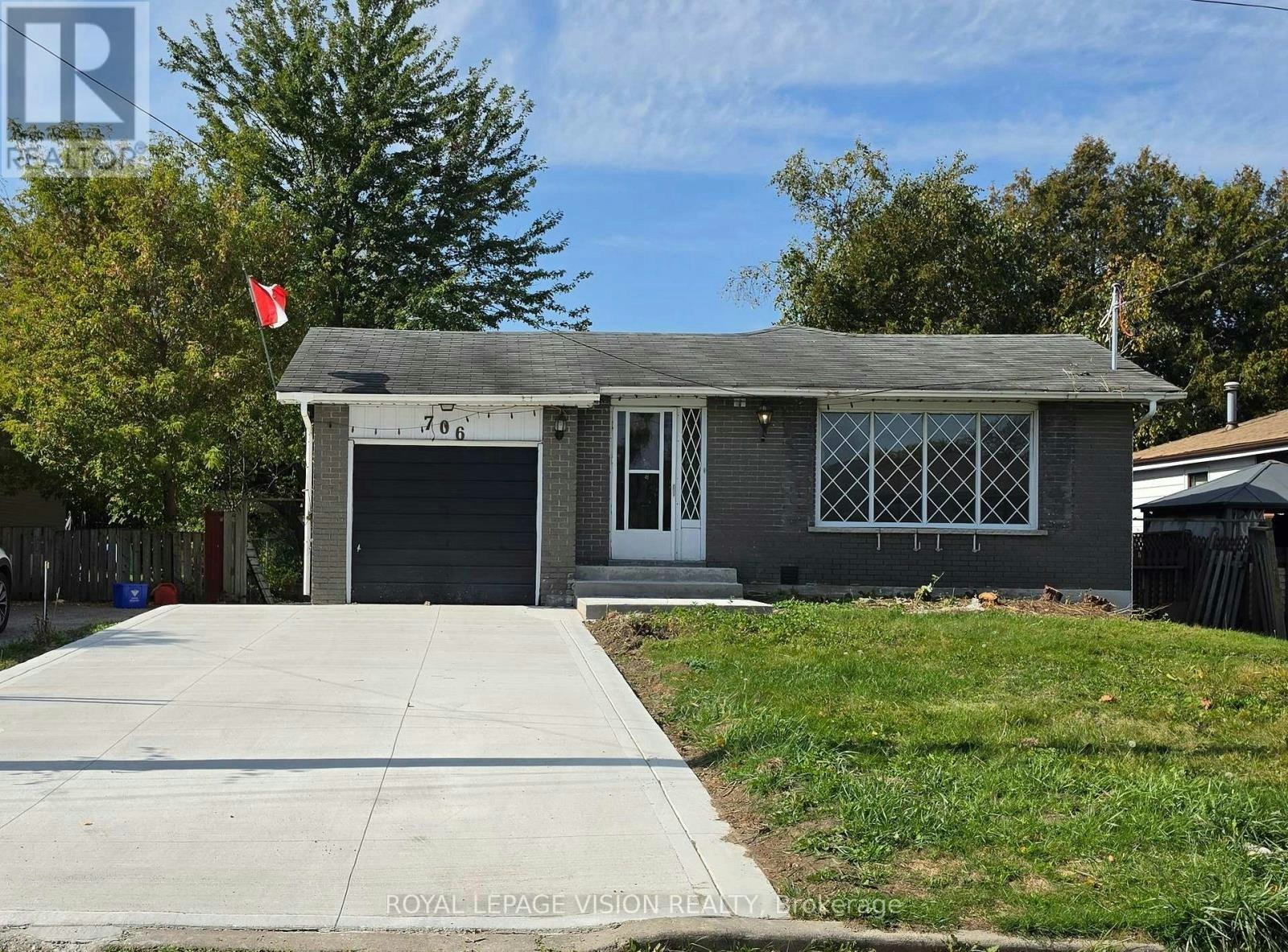 BSMT 2-706 Leaside Street, Pickering, ON, L1W 2X1