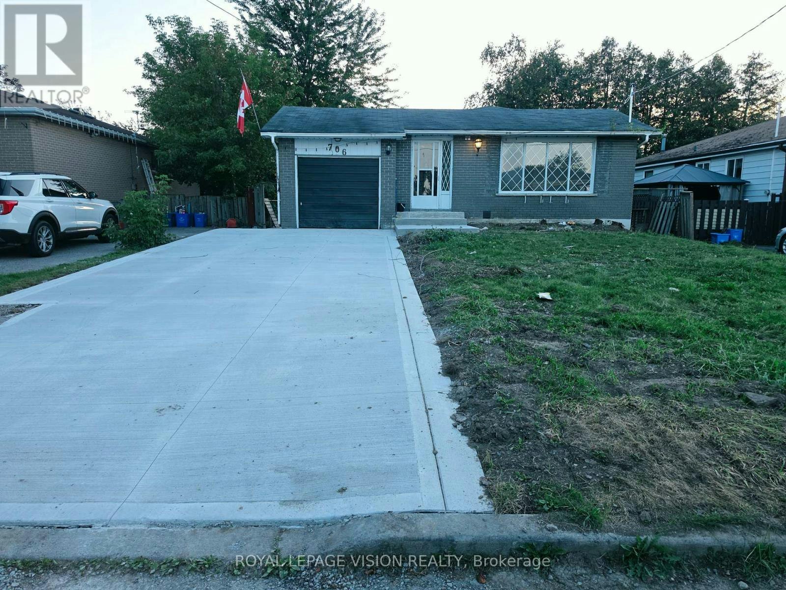 BSMT 2-706 Leaside Street, Pickering, ON, L1W 2X1