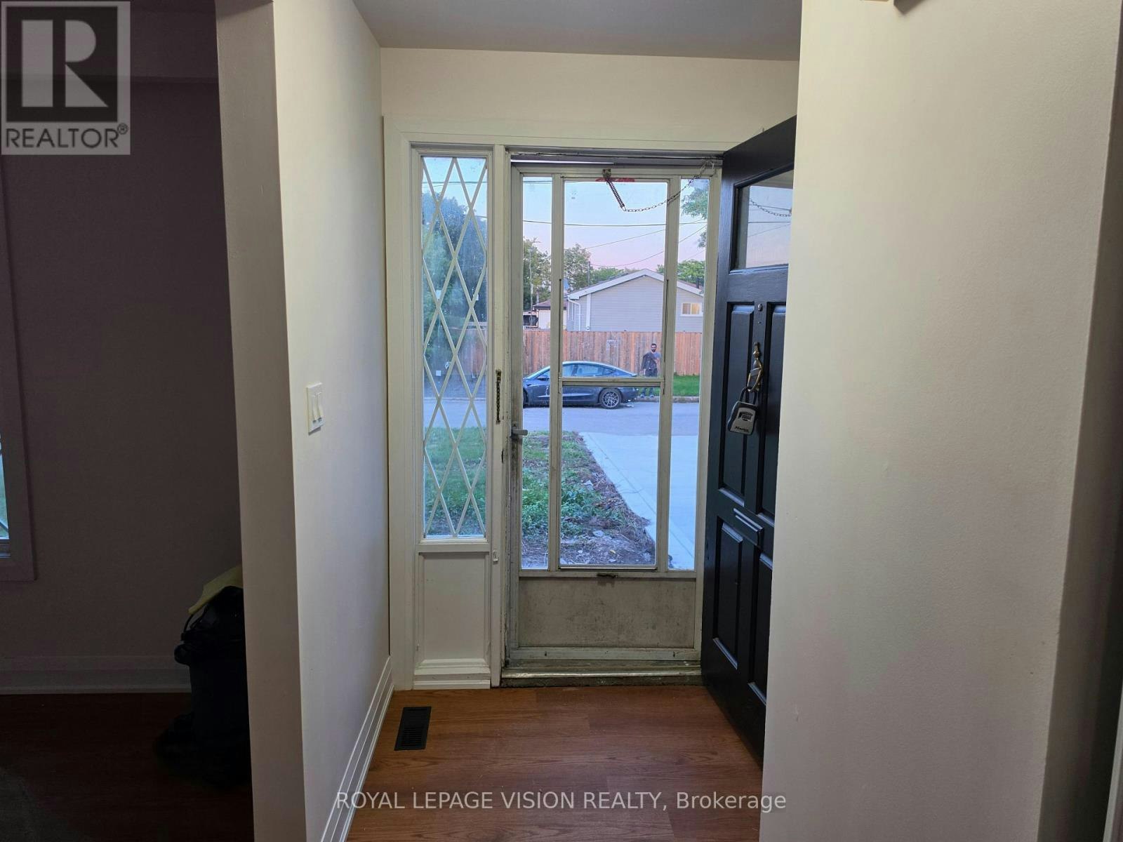 UPPER-706 Leaside Street, Pickering, ON, L1W 2X1 - 3
