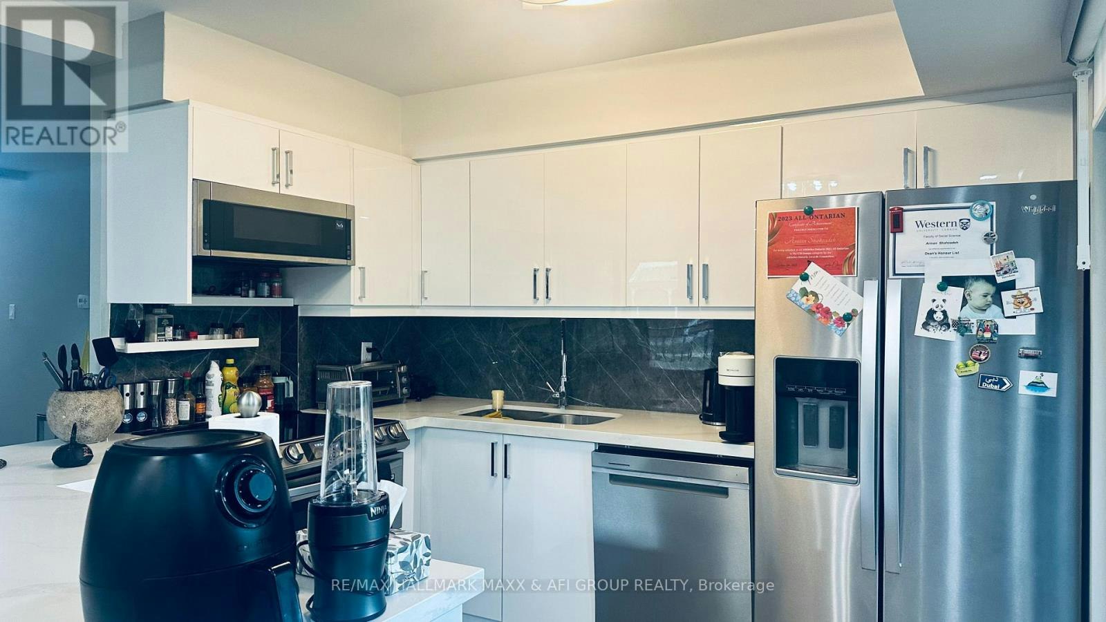 201-15390 Yonge Street, Aurora, ON, L4G 1N8 - 15