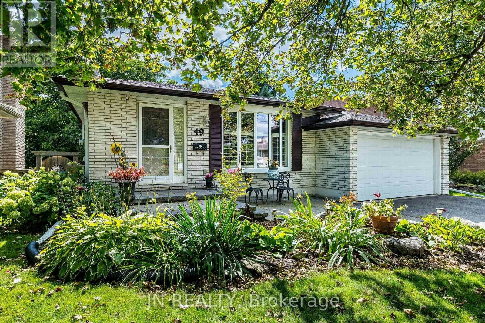 49 School Street, East Gwillimbury, ON, L9N 1K6