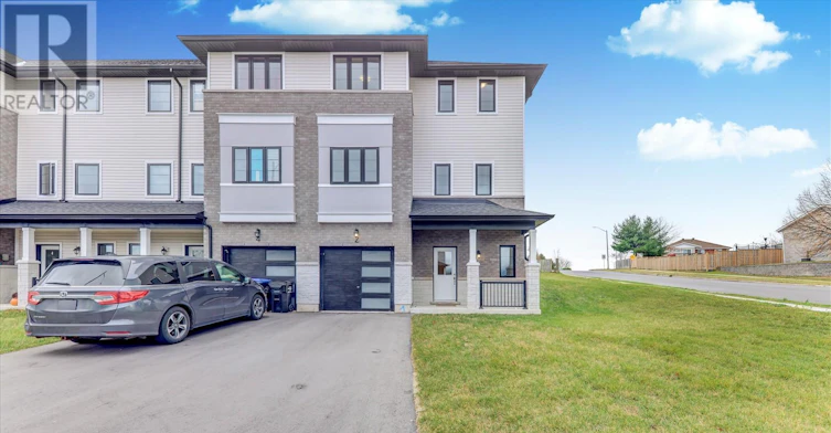 2 Lahey Crescent, Penetanguishene, ON, L9M 0W1