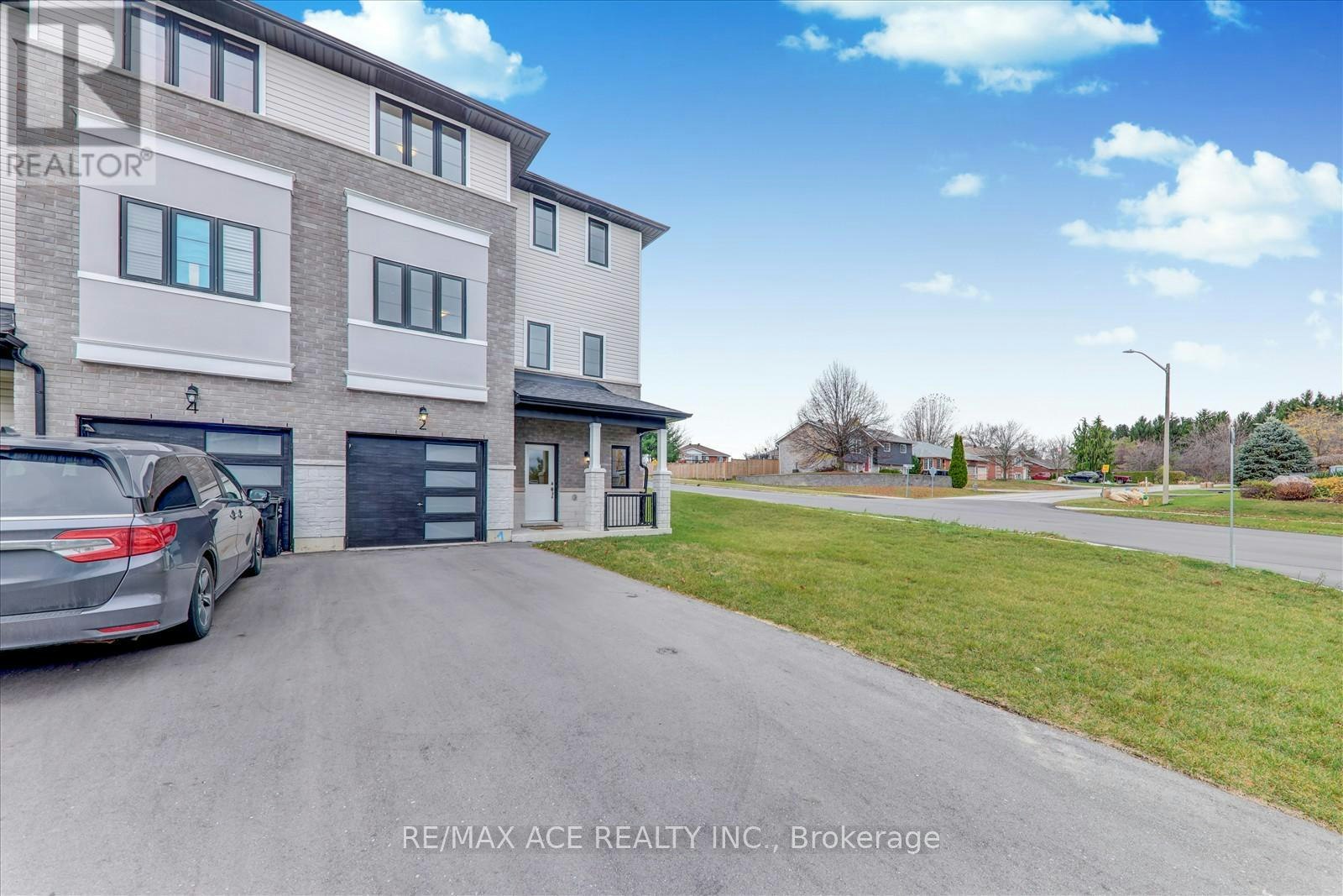 2 Lahey Crescent, Penetanguishene, ON, L9M 0W1 - 2