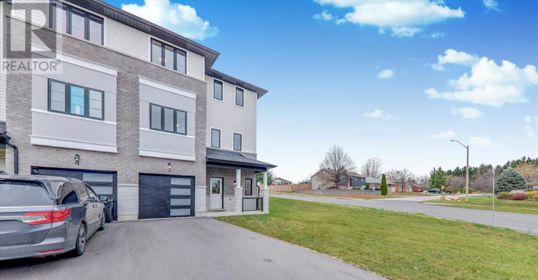 2 Lahey Crescent, Penetanguishene, ON, L9M 0W1 - 2