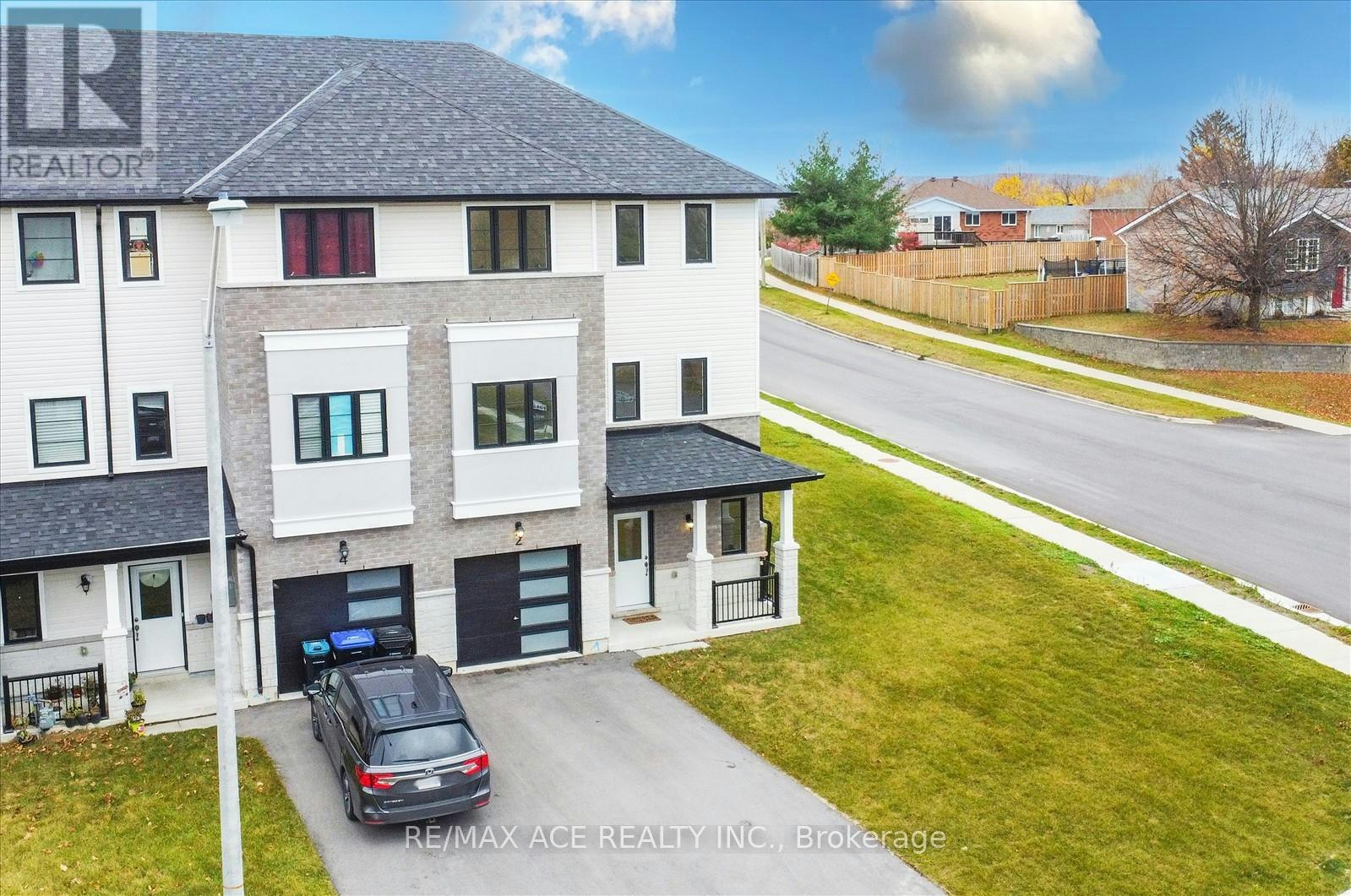 2 Lahey Crescent, Penetanguishene, ON, L9M 0W1 - 4