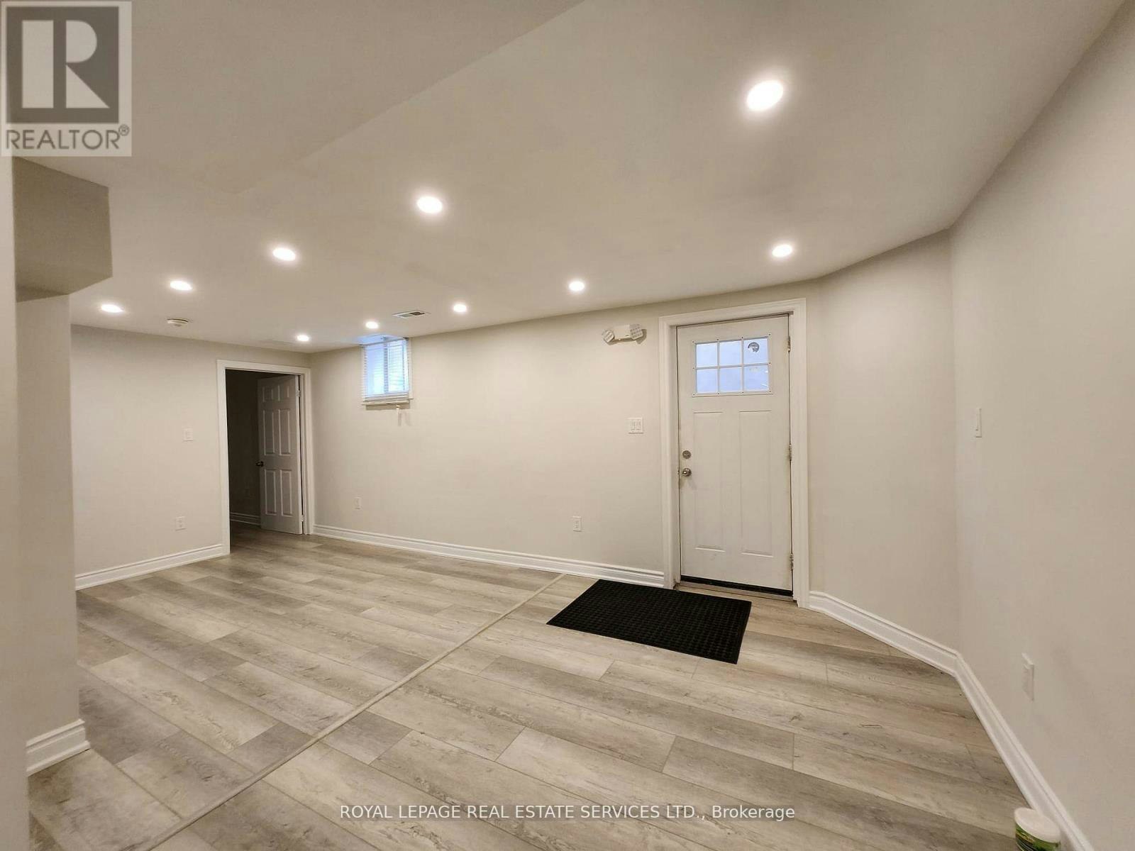 1447 Santa Rosa Court, Mississauga, ON, L5V 1H7 - 2