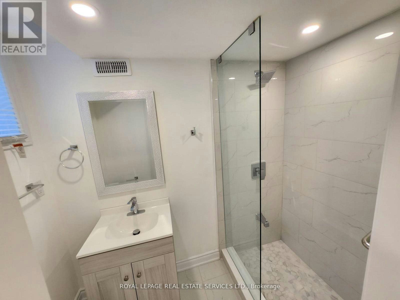 1447 Santa Rosa Court, Mississauga, ON, L5V 1H7 - 12