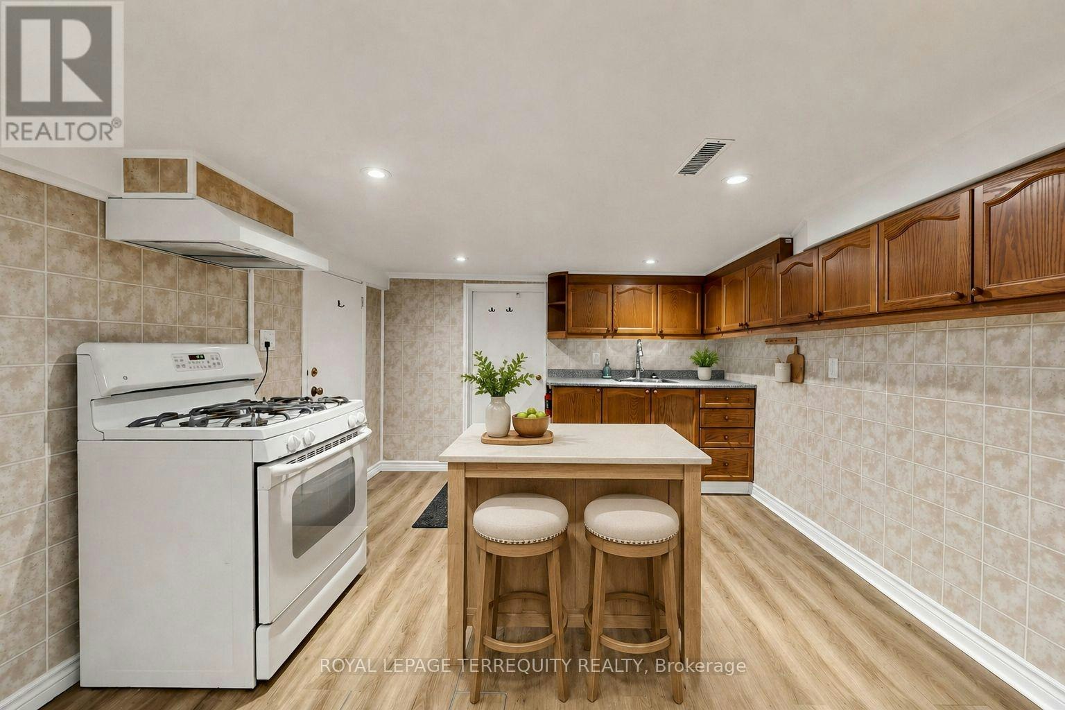 BSMT-150 Osler Street, Toronto, ON, M6N 2Y8 - 6
