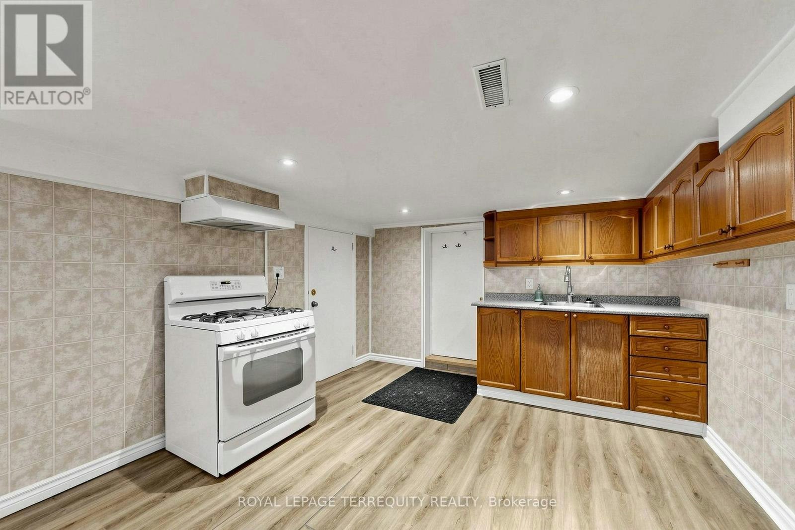 BSMT-150 Osler Street, Toronto, ON, M6N 2Y8 - 7