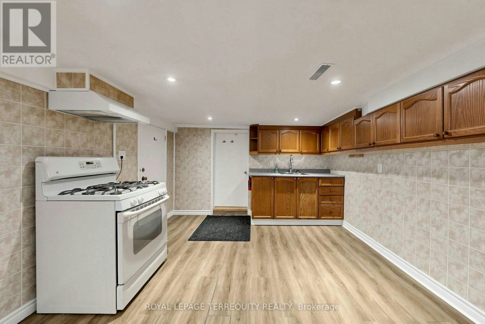 BSMT-150 Osler Street, Toronto, ON, M6N 2Y8 - 5