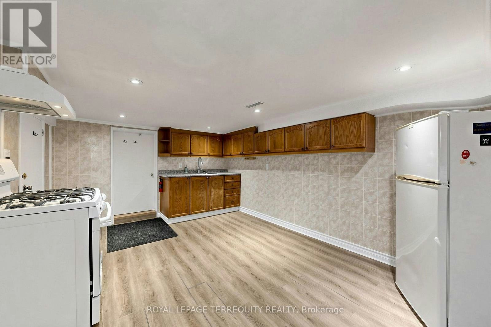 BSMT-150 Osler Street, Toronto, ON, M6N 2Y8 - 11