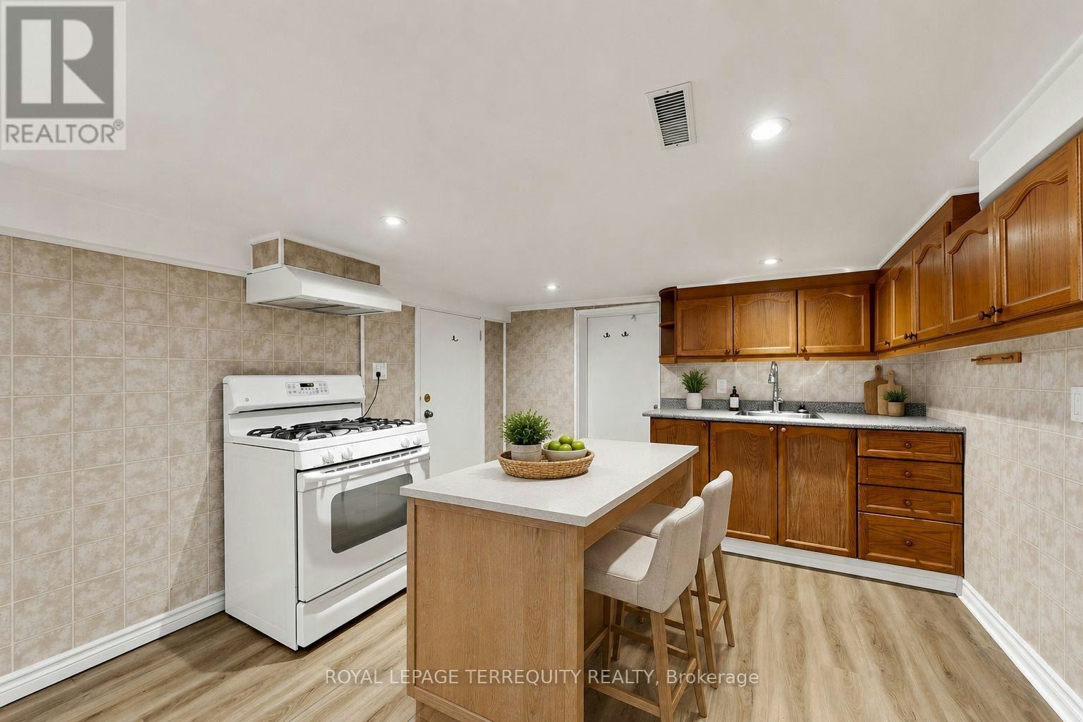 BSMT-150 Osler Street, Toronto, ON, M6N 2Y8 - 8