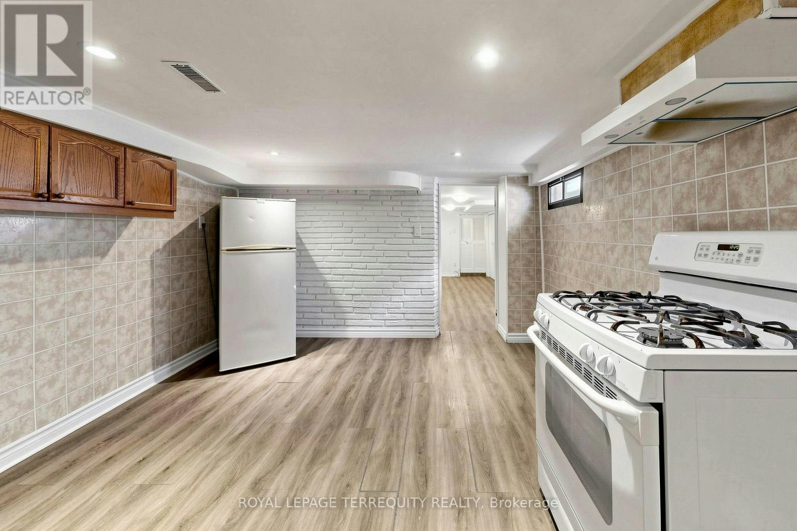 BSMT-150 Osler Street, Toronto, ON, M6N 2Y8 - 9