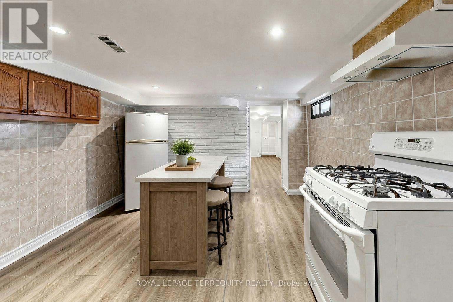 BSMT-150 Osler Street, Toronto, ON, M6N 2Y8 - 10