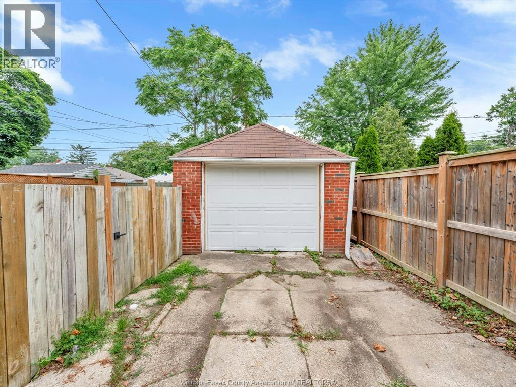 2318 Chandler, Windsor, ON, N8W 4A6 - 39