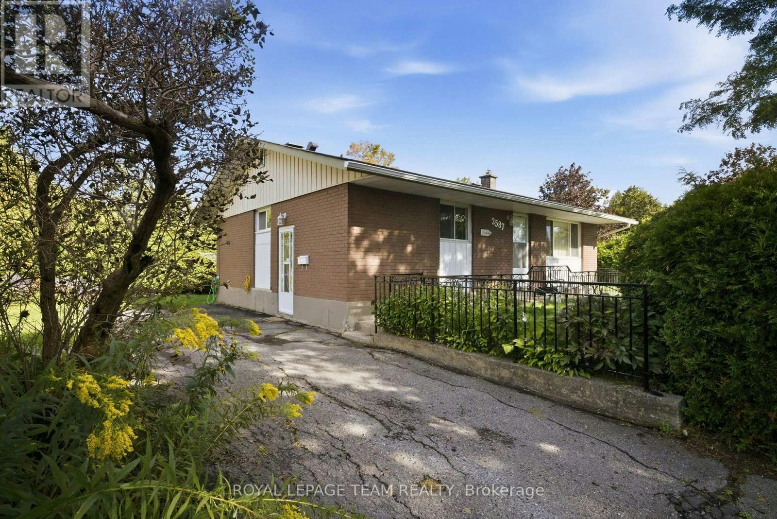 2587 Roman Avenue, Ottawa, ON, K2B 7Y1