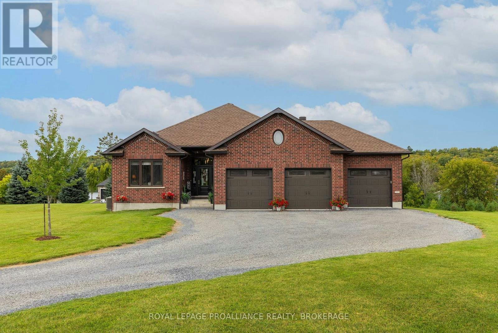 4 Sandstone Court, South Frontenac, ON, K0H 1X0