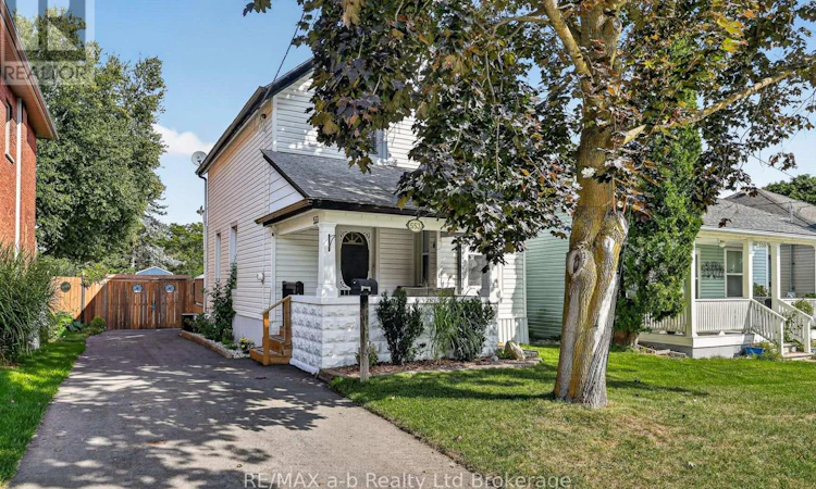 553 Mary Street