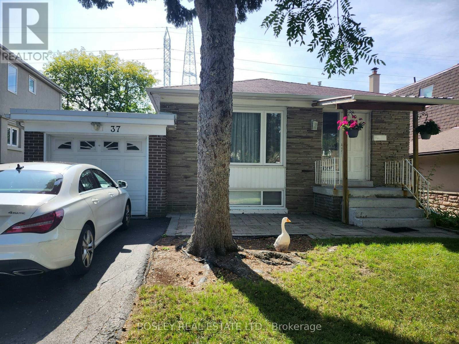 MAIN-37 Summerside Crescent, Toronto, ON, M2H 1W9
