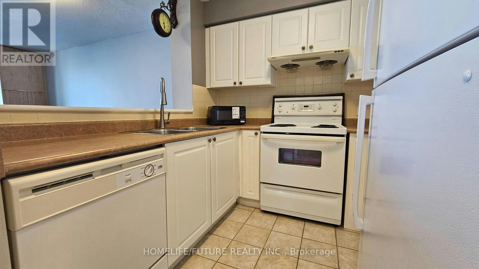 1212-1 Lee Centre Drive, Toronto, ON, M1H 3J2 - 7