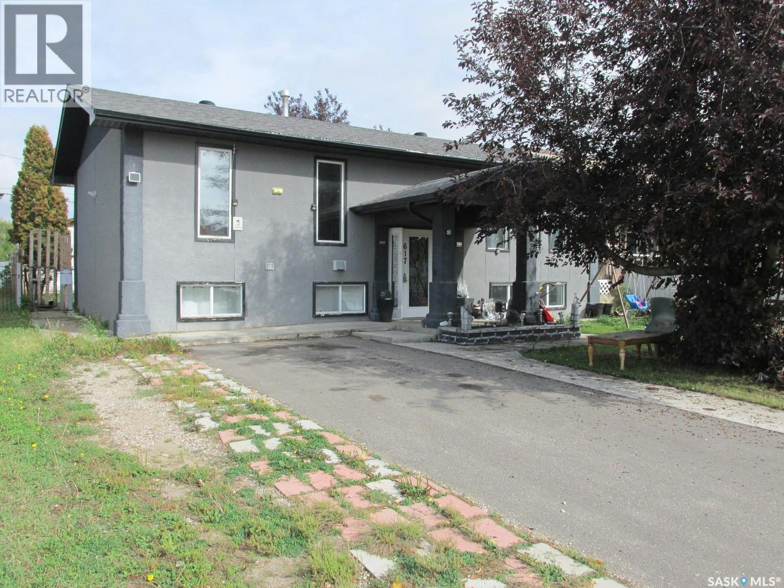 617 8th Avenue W, Nipawin, SK, S0E 1E0